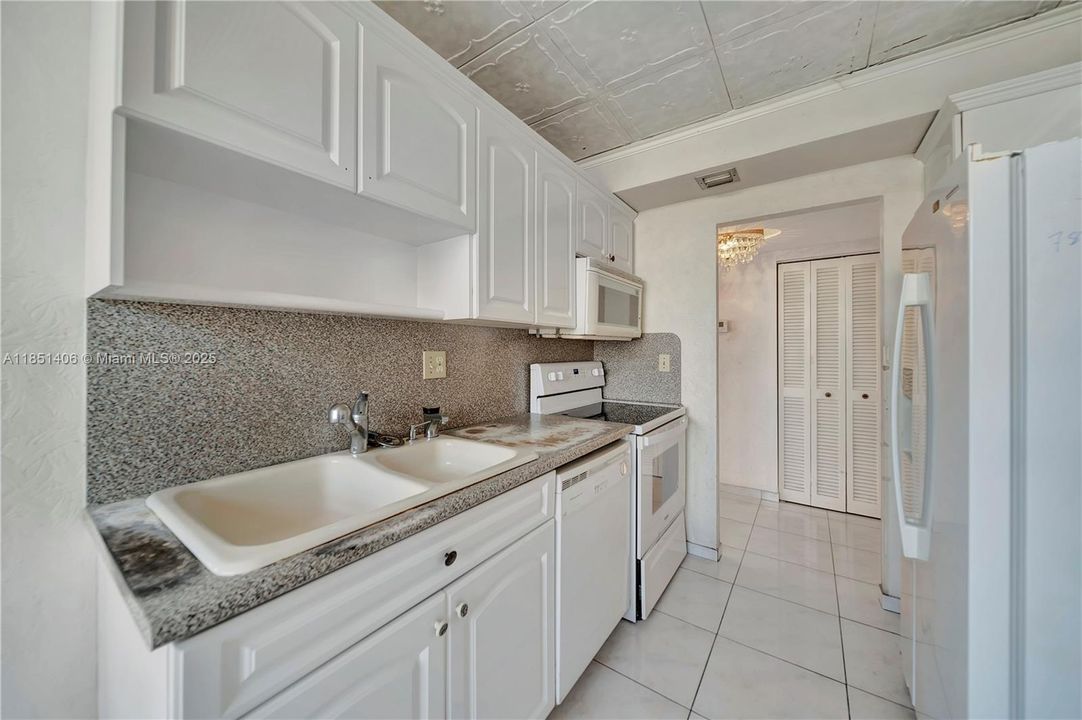 Recently Sold: $285,000 (2 beds, 2 baths, 1360 Square Feet)