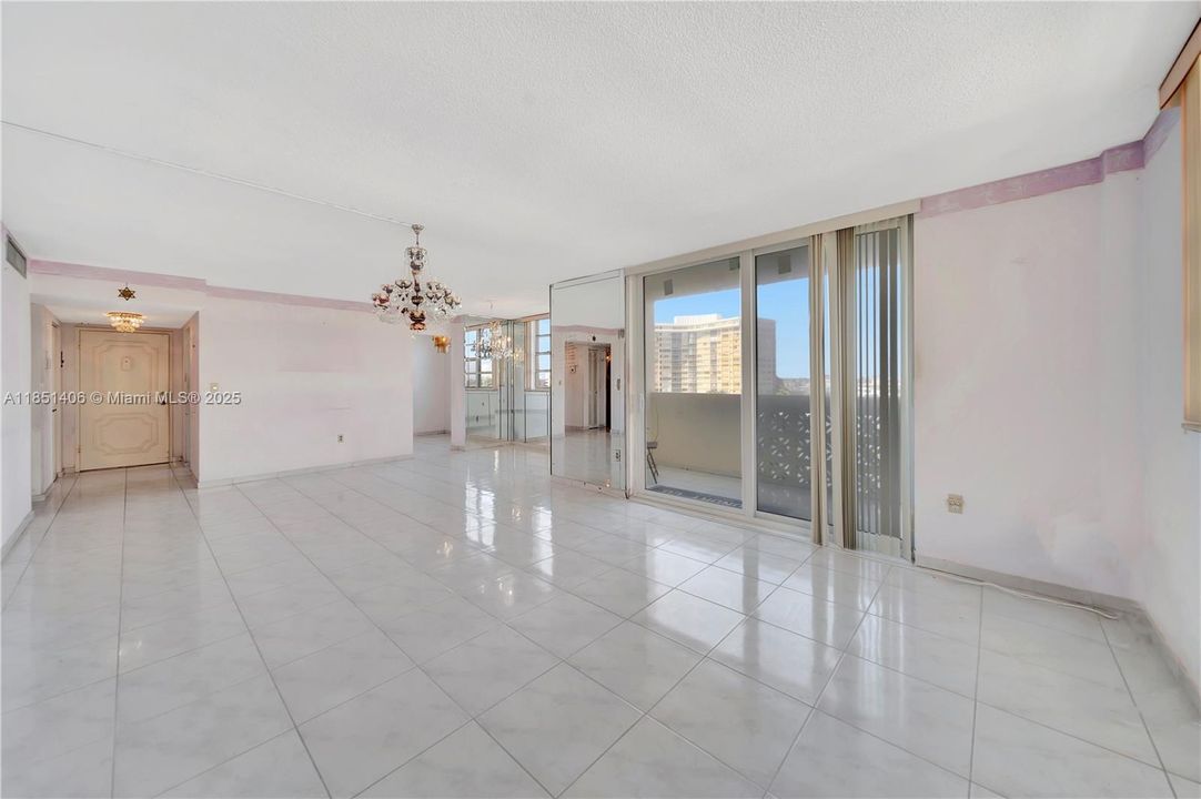 Recently Sold: $285,000 (2 beds, 2 baths, 1360 Square Feet)