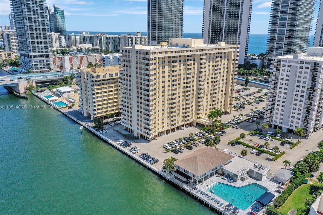 Recently Sold: $285,000 (2 beds, 2 baths, 1360 Square Feet)