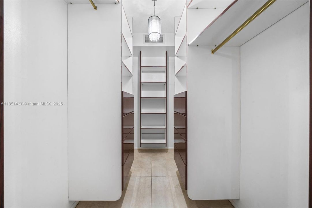 Recently Sold: $274,900 (2 beds, 2 baths, 1150 Square Feet)