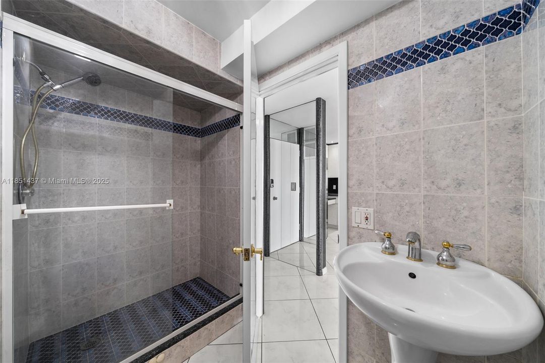 Recently Sold: $274,900 (2 beds, 2 baths, 1150 Square Feet)