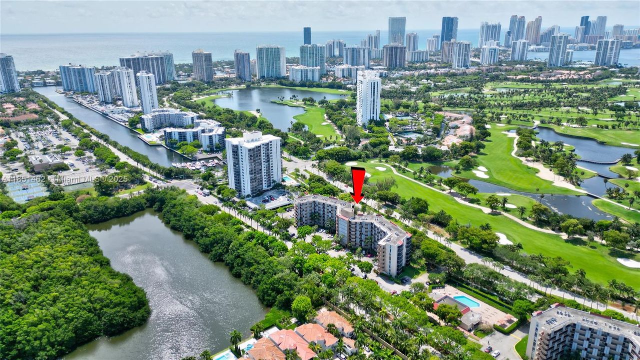 For Sale: $225,000 (1 beds, 1 baths, 741 Square Feet)