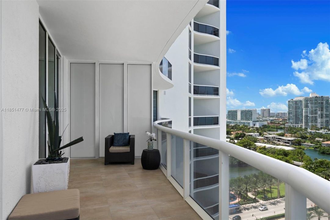 Под контрактом: $10,000 (3 спален, 3 ванн, 1979 Квадратных фут)