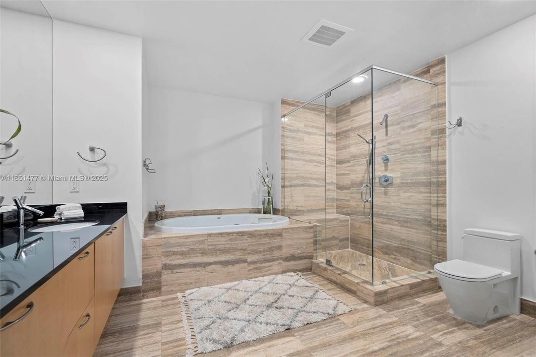 Под контрактом: $10,000 (3 спален, 3 ванн, 1979 Квадратных фут)