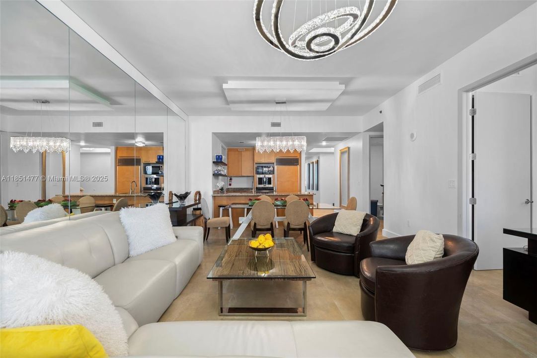 Под контрактом: $10,000 (3 спален, 3 ванн, 1979 Квадратных фут)