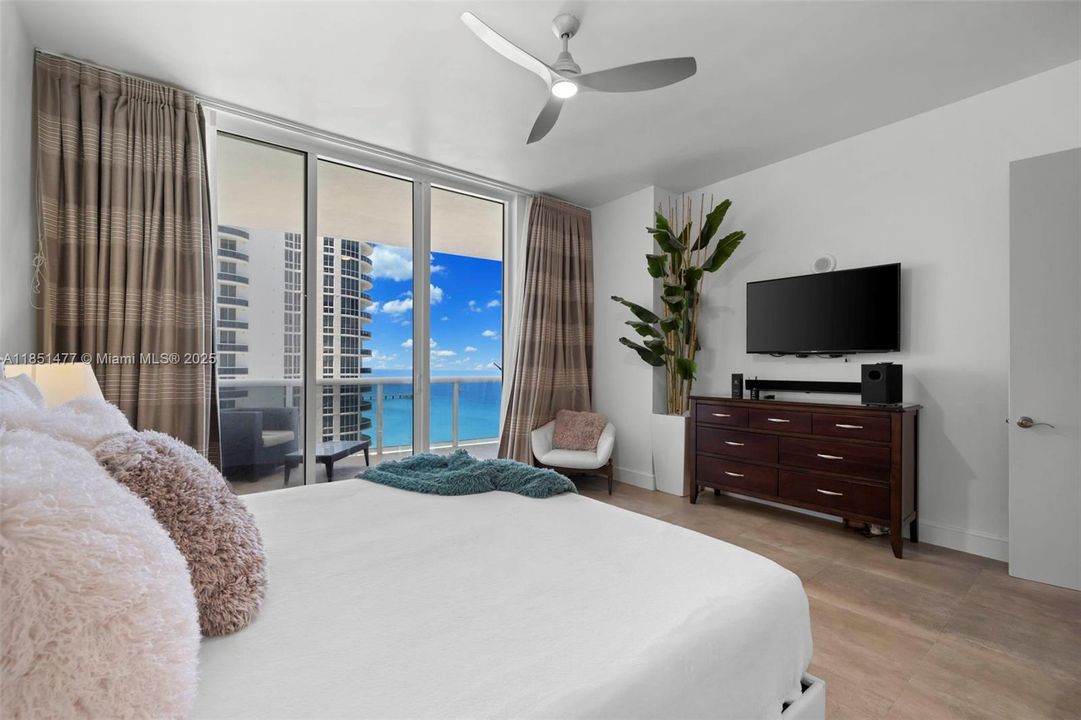 Под контрактом: $10,000 (3 спален, 3 ванн, 1979 Квадратных фут)