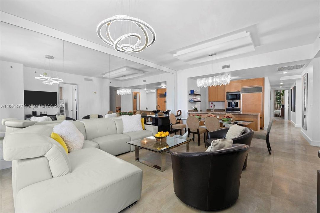 Под контрактом: $10,000 (3 спален, 3 ванн, 1979 Квадратных фут)