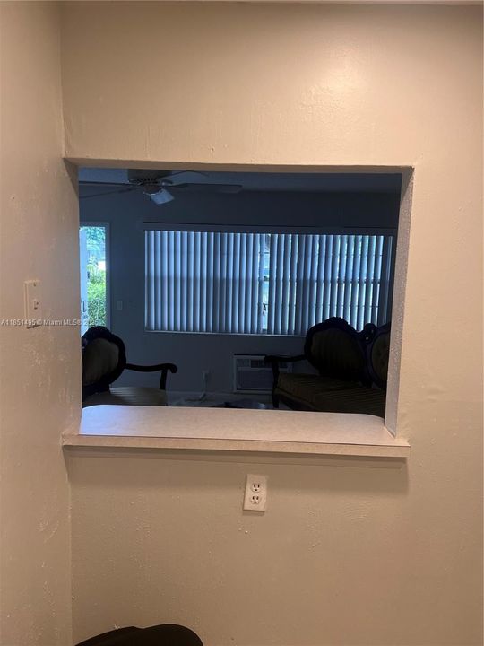 待售: $64,500 (1 贝兹, 1 浴室, 585 平方英尺)