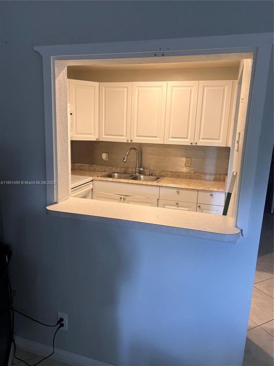 待售: $64,500 (1 贝兹, 1 浴室, 585 平方英尺)