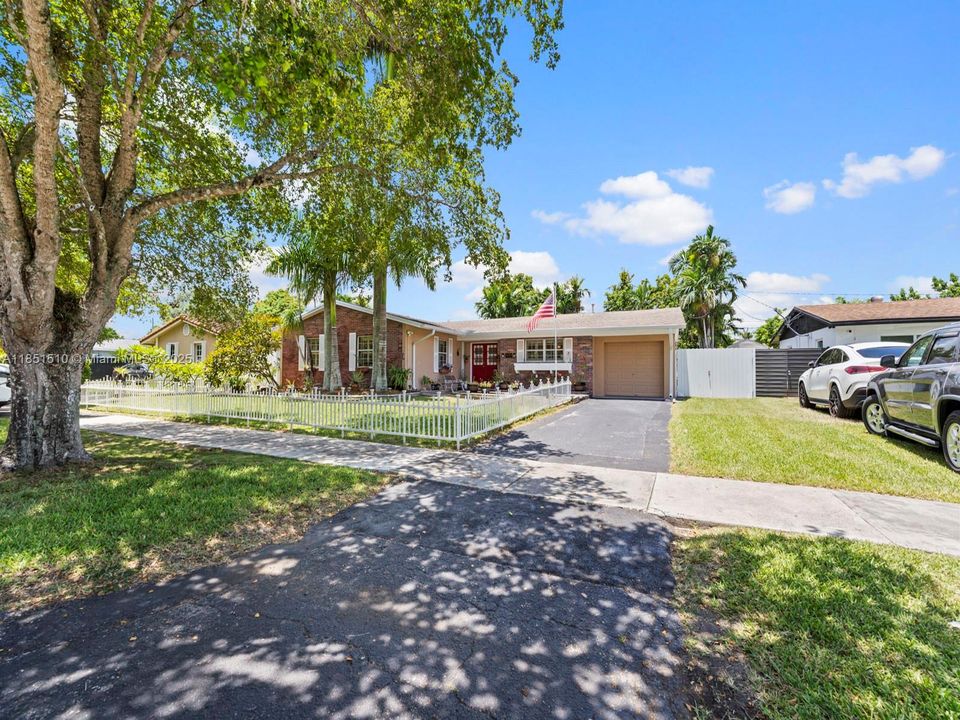 Recently Sold: $634,900 (3 beds, 2 baths, 1766 Square Feet)