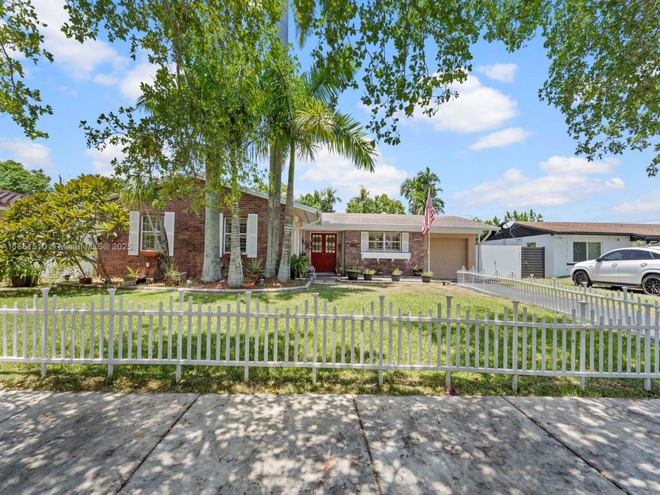 Recently Sold: $634,900 (3 beds, 2 baths, 1766 Square Feet)