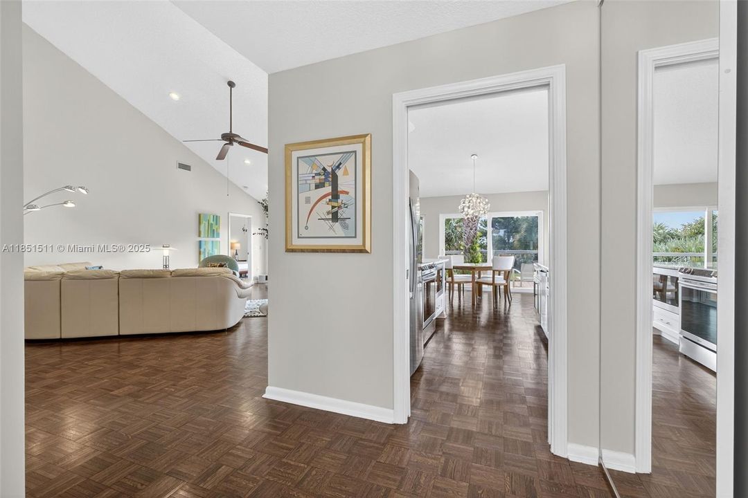 Activo con contrato: $1,385,000 (3 camas, 2 baños, 1889 Pies cuadrados)