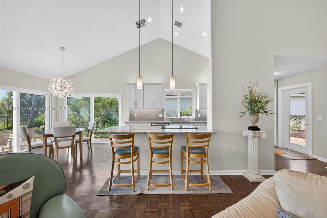 Activo con contrato: $1,385,000 (3 camas, 2 baños, 1889 Pies cuadrados)