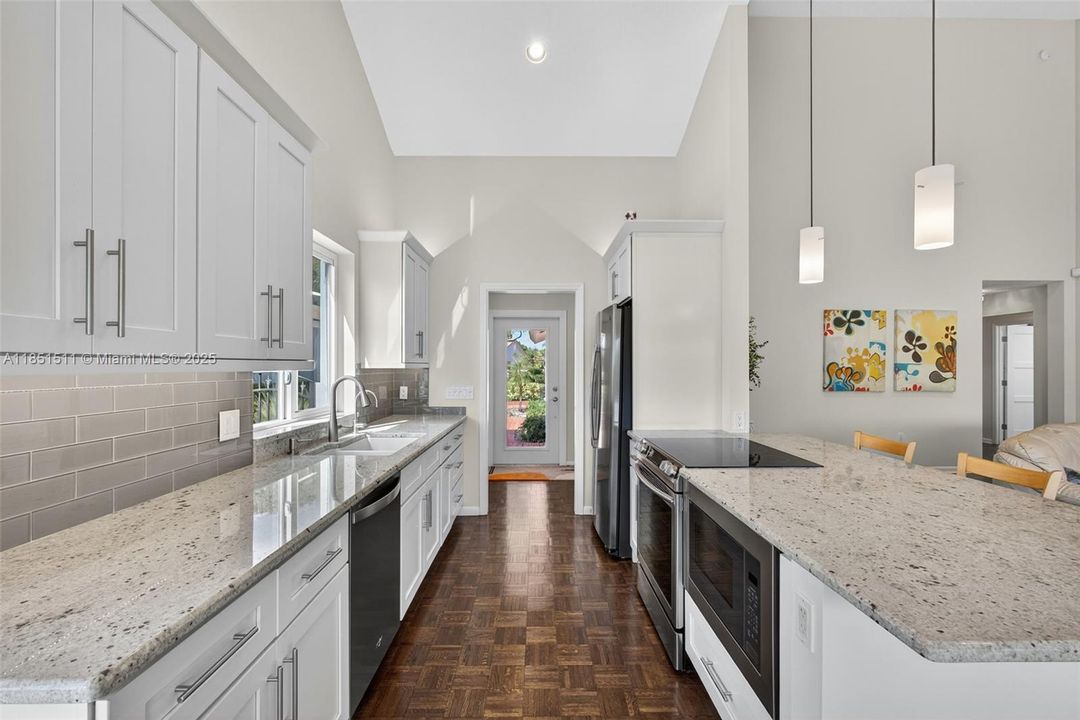 Activo con contrato: $1,385,000 (3 camas, 2 baños, 1889 Pies cuadrados)