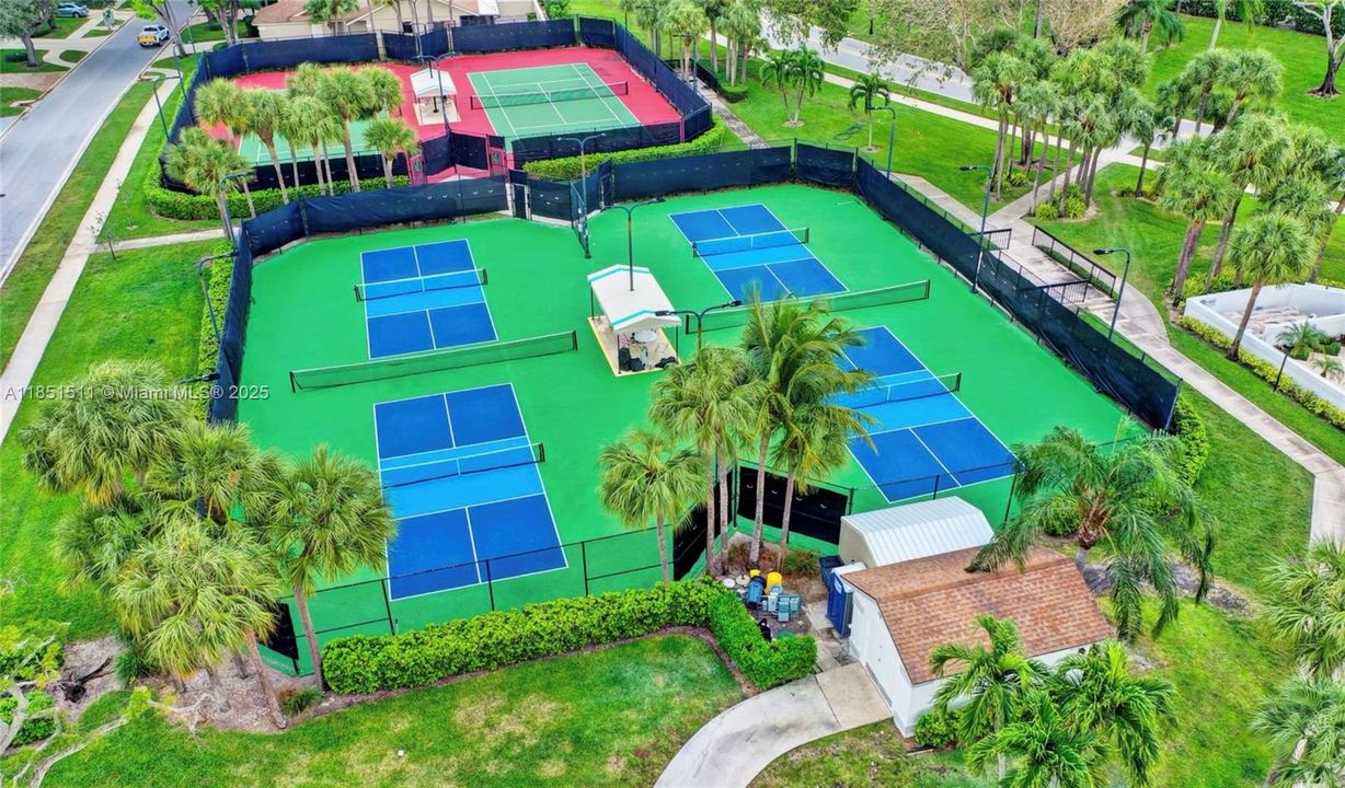 Activo con contrato: $1,385,000 (3 camas, 2 baños, 1889 Pies cuadrados)