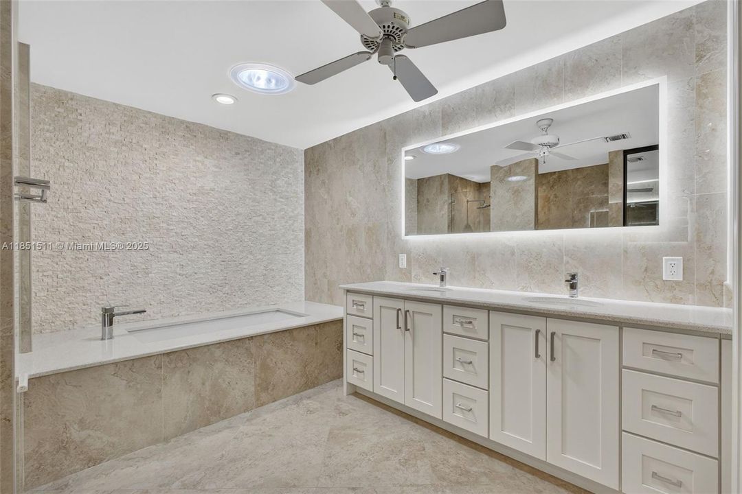 Activo con contrato: $1,385,000 (3 camas, 2 baños, 1889 Pies cuadrados)