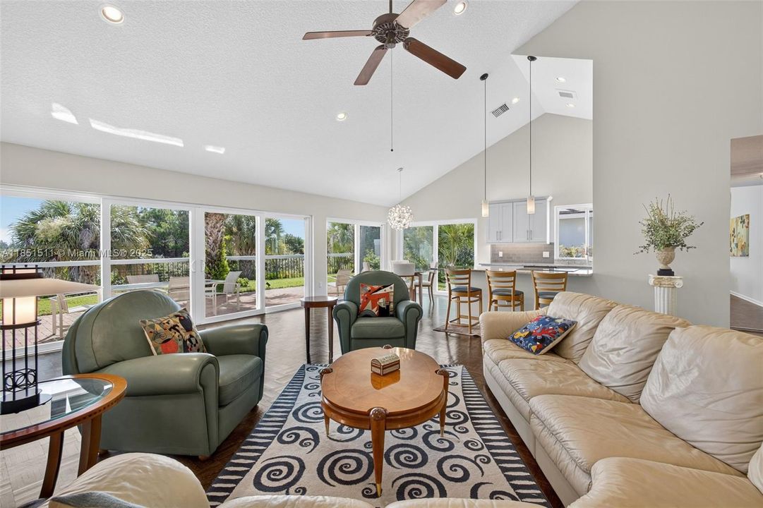 Activo con contrato: $1,385,000 (3 camas, 2 baños, 1889 Pies cuadrados)