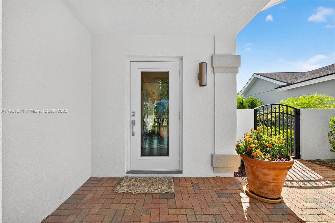 Activo con contrato: $1,385,000 (3 camas, 2 baños, 1889 Pies cuadrados)