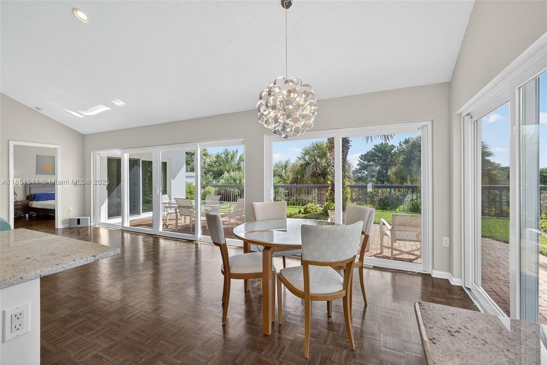 Activo con contrato: $1,385,000 (3 camas, 2 baños, 1889 Pies cuadrados)