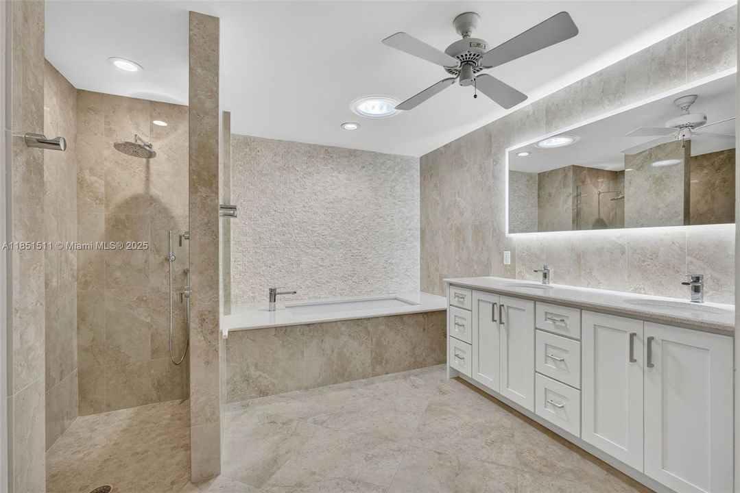 Activo con contrato: $1,385,000 (3 camas, 2 baños, 1889 Pies cuadrados)