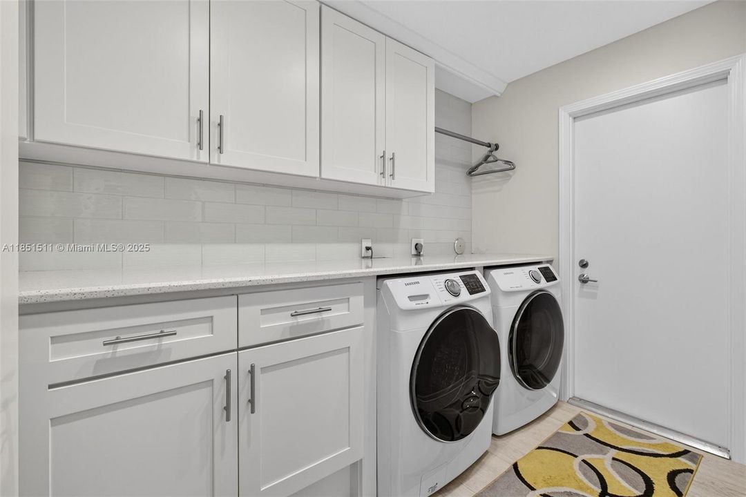 Activo con contrato: $1,385,000 (3 camas, 2 baños, 1889 Pies cuadrados)