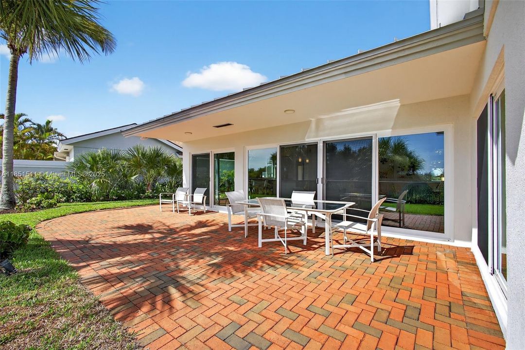 Activo con contrato: $1,385,000 (3 camas, 2 baños, 1889 Pies cuadrados)