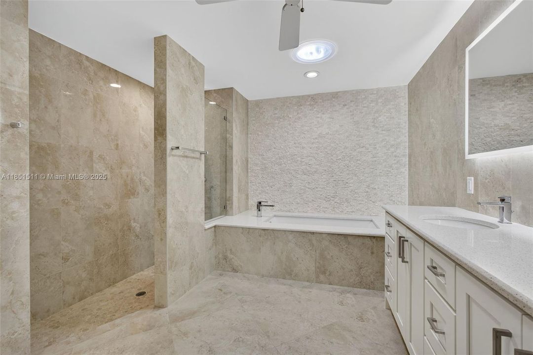 Activo con contrato: $1,385,000 (3 camas, 2 baños, 1889 Pies cuadrados)