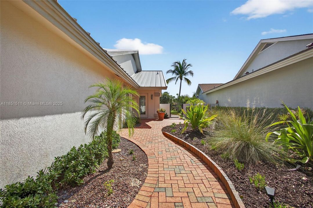 Activo con contrato: $1,385,000 (3 camas, 2 baños, 1889 Pies cuadrados)