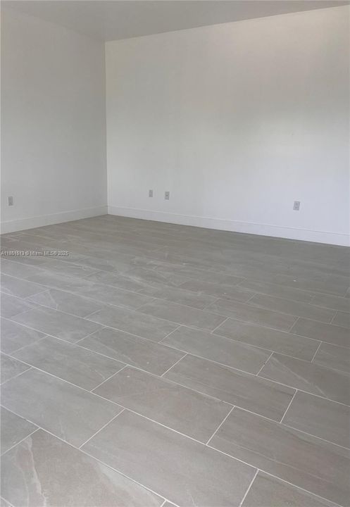 Под контрактом: $760,000 (0 спален, 0 ванн, 0 Квадратных фут)