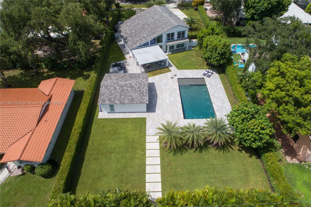 合同活跃: $3,660,000 (5 贝兹, 5 浴室, 3240 平方英尺)