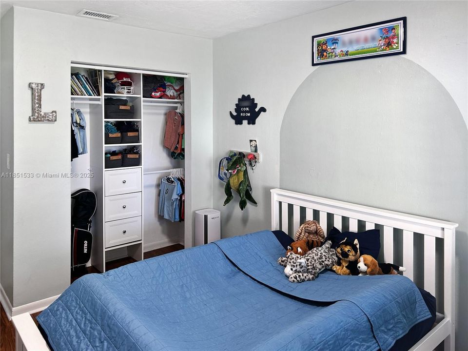 Recently Sold: $660,000 (4 beds, 2 baths, 1709 Square Feet)