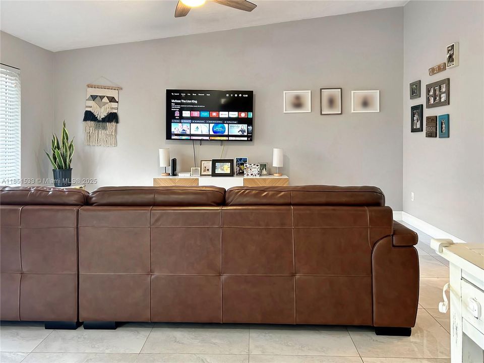 Recently Sold: $660,000 (4 beds, 2 baths, 1709 Square Feet)