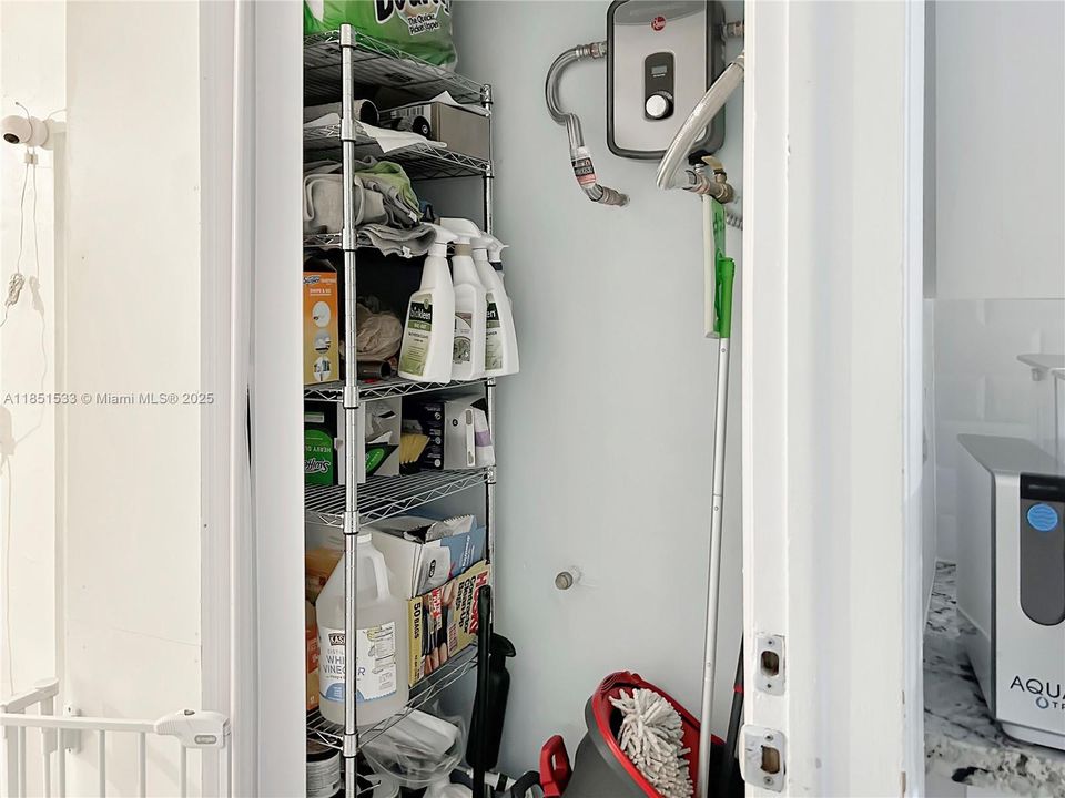 Recently Sold: $660,000 (4 beds, 2 baths, 1709 Square Feet)