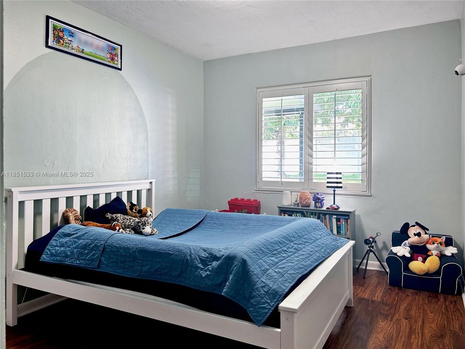 Recently Sold: $660,000 (4 beds, 2 baths, 1709 Square Feet)