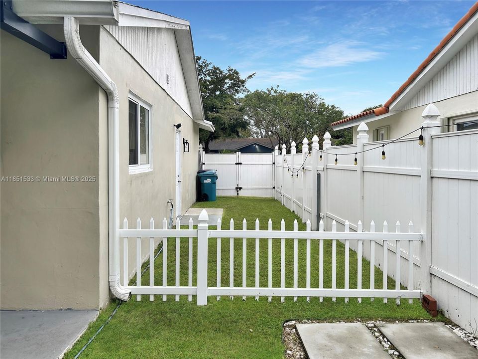 Recently Sold: $660,000 (4 beds, 2 baths, 1709 Square Feet)