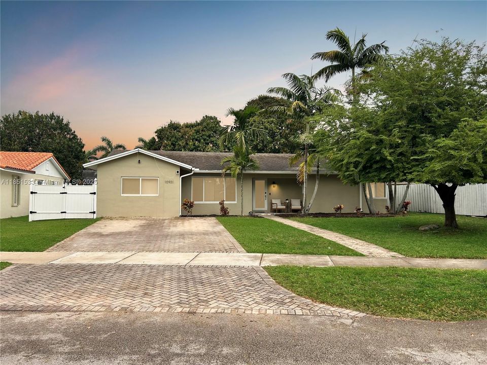 Recently Sold: $660,000 (4 beds, 2 baths, 1709 Square Feet)