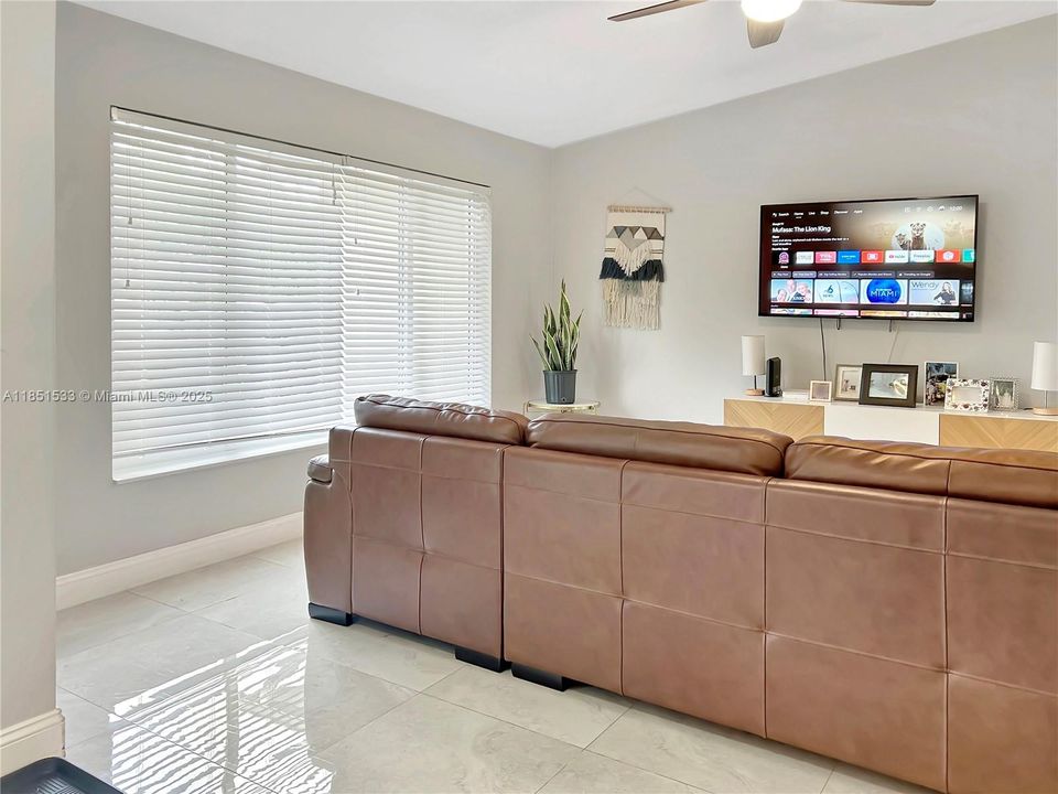 Recently Sold: $660,000 (4 beds, 2 baths, 1709 Square Feet)