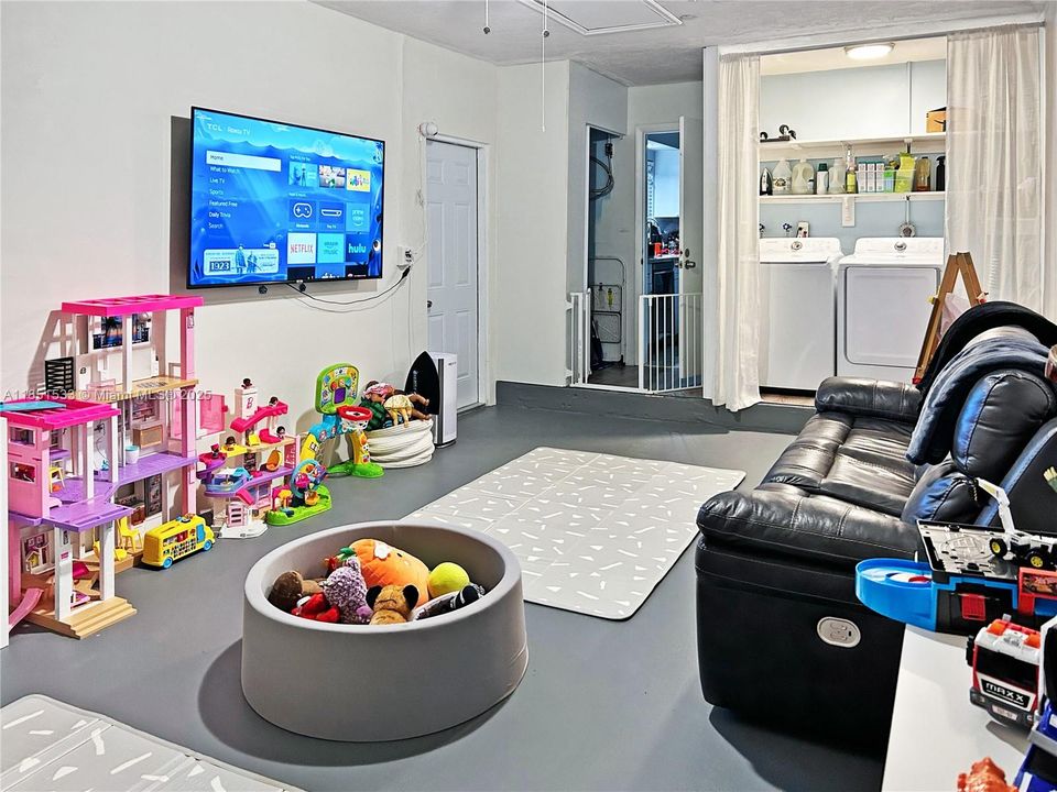 Recently Sold: $660,000 (4 beds, 2 baths, 1709 Square Feet)