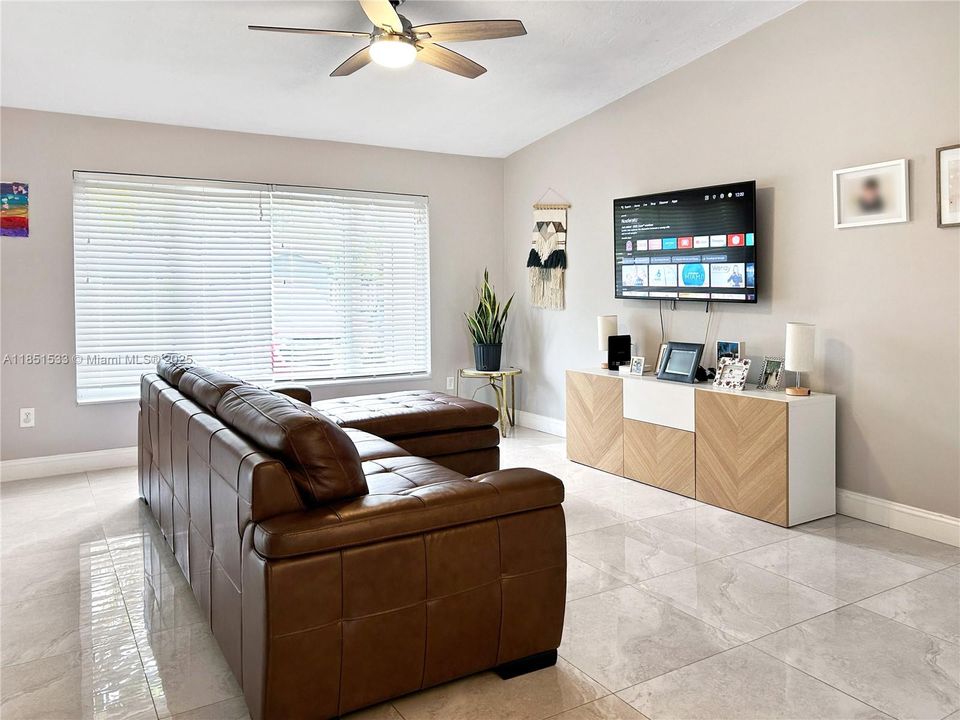 Recently Sold: $660,000 (4 beds, 2 baths, 1709 Square Feet)