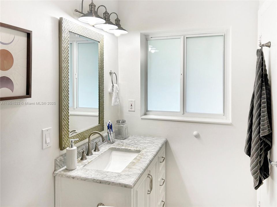 Recently Sold: $660,000 (4 beds, 2 baths, 1709 Square Feet)