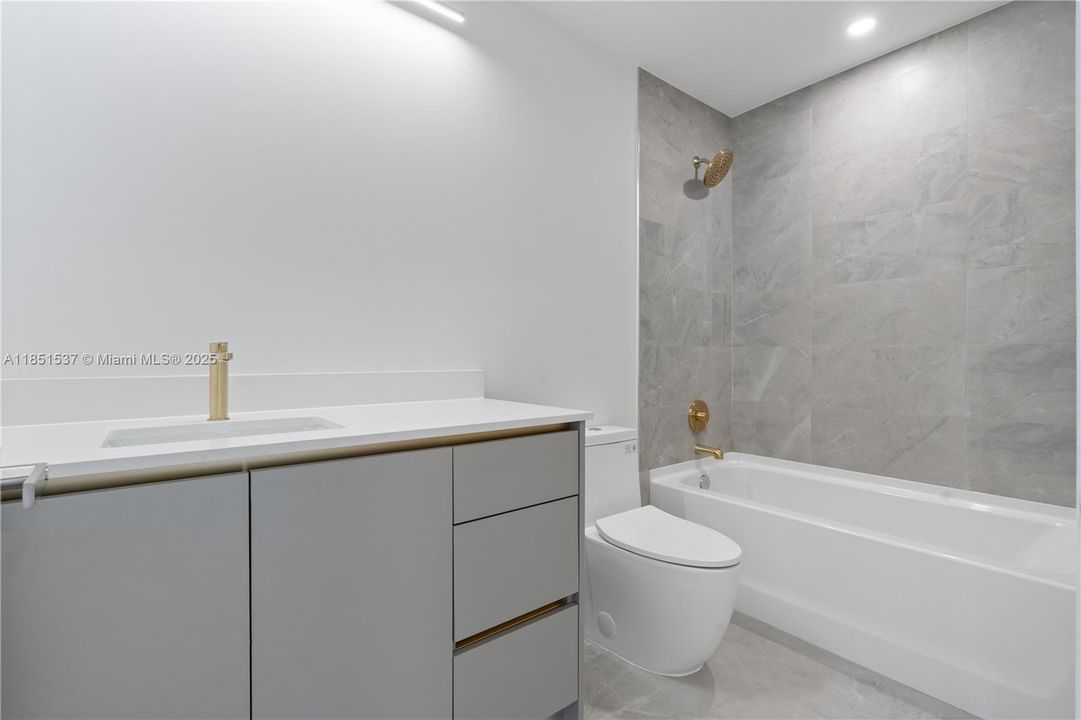 Active With Contract: $3,850 (3 beds, 2 baths, 0 Square Feet)