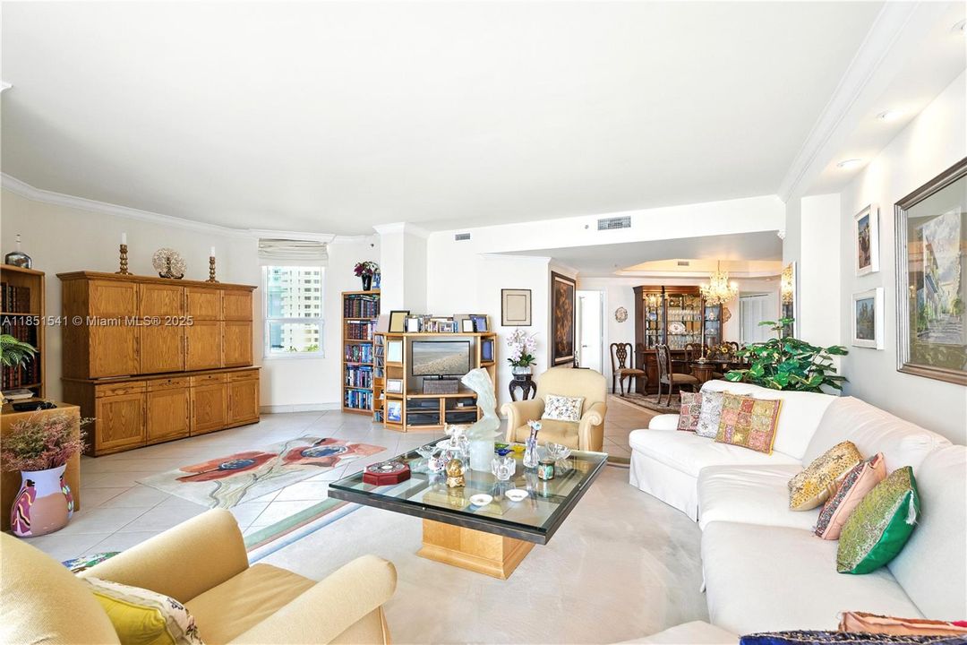 最近售出: $1,239,000 (2 贝兹, 2 浴室, 1884 平方英尺)