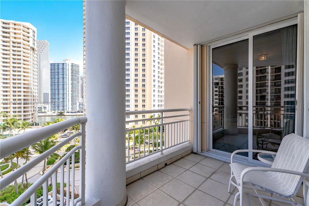 最近售出: $1,239,000 (2 贝兹, 2 浴室, 1884 平方英尺)