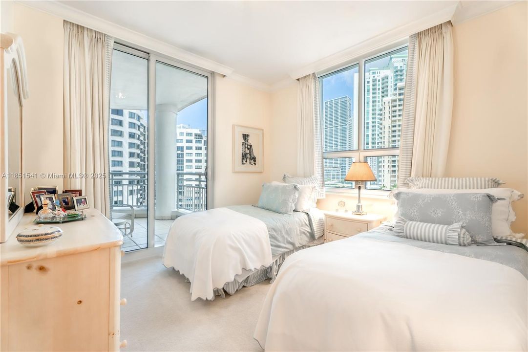 最近售出: $1,239,000 (2 贝兹, 2 浴室, 1884 平方英尺)