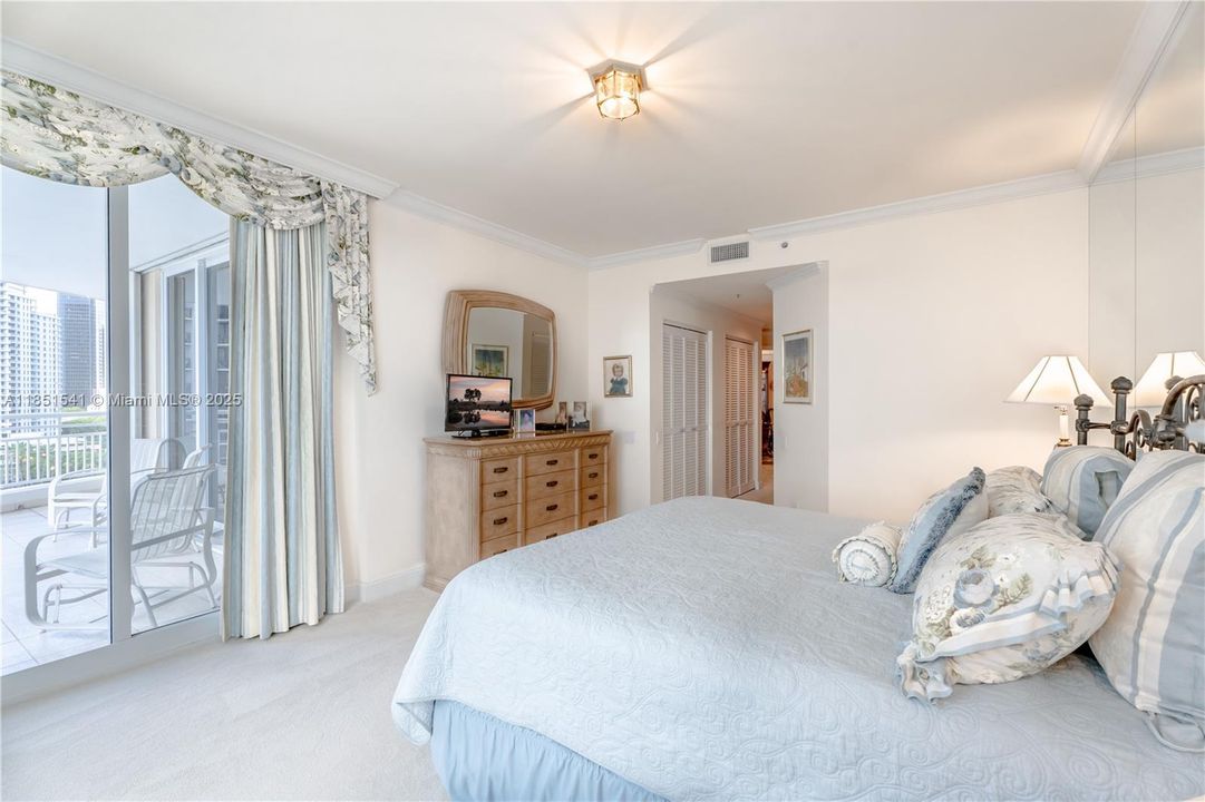 最近售出: $1,239,000 (2 贝兹, 2 浴室, 1884 平方英尺)