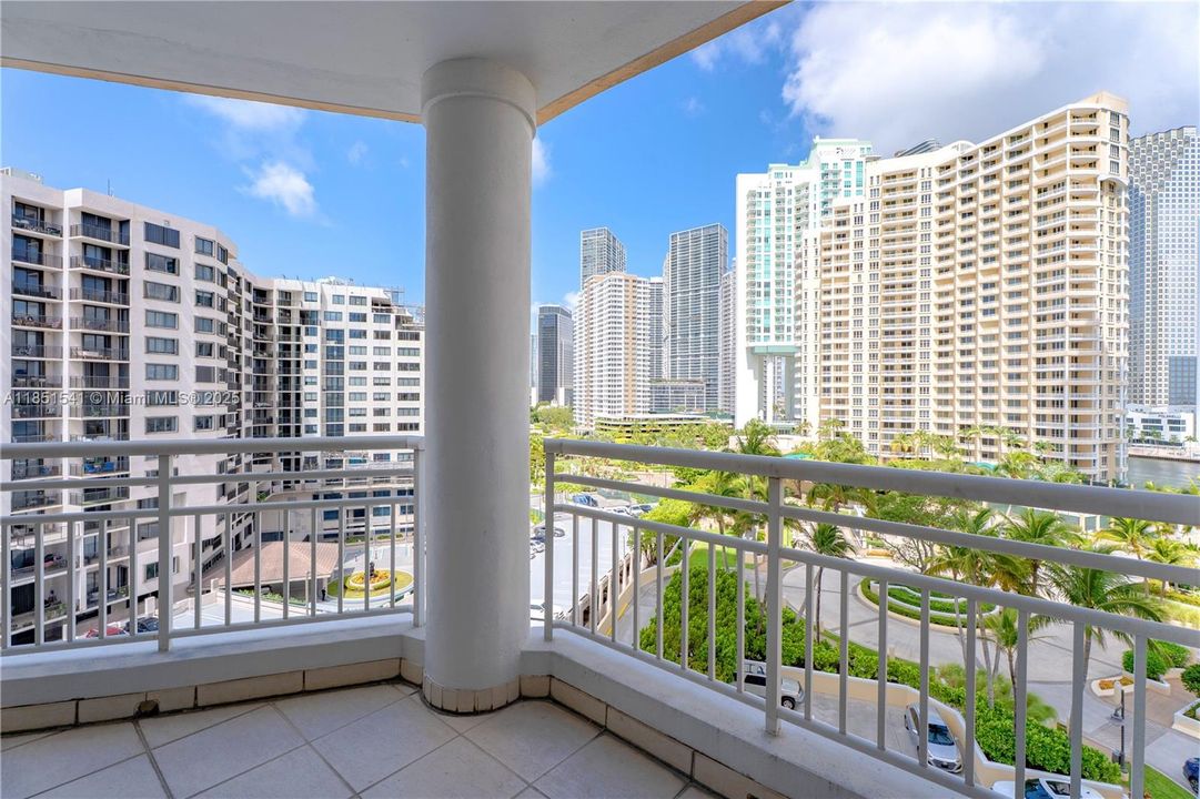 最近售出: $1,239,000 (2 贝兹, 2 浴室, 1884 平方英尺)