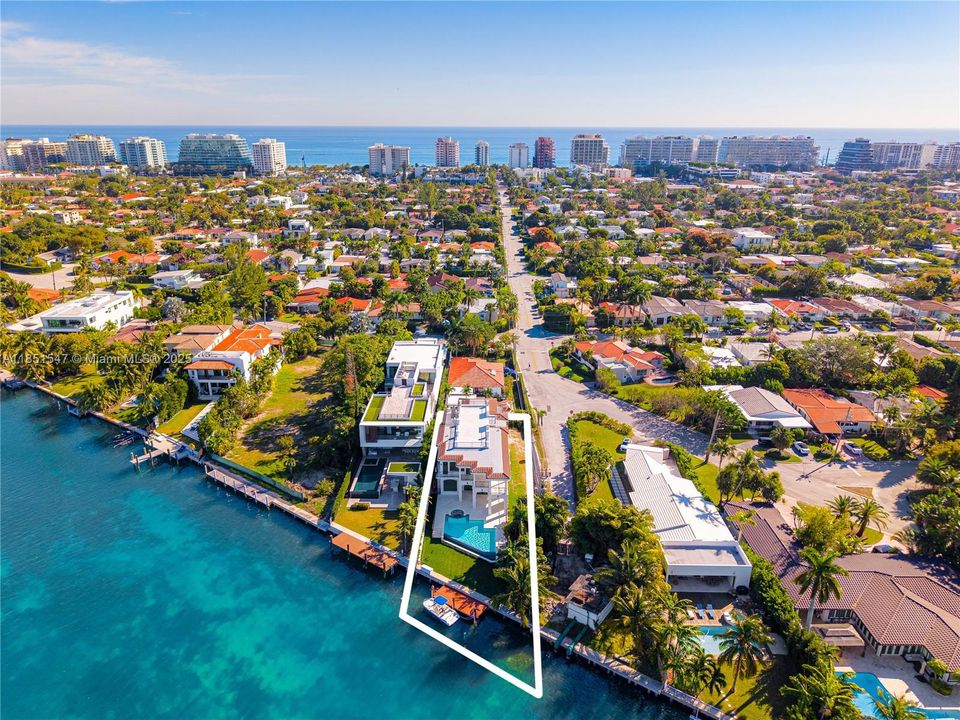 For Sale: $16,149,000 (6 beds, 7 baths, 7000 Square Feet)