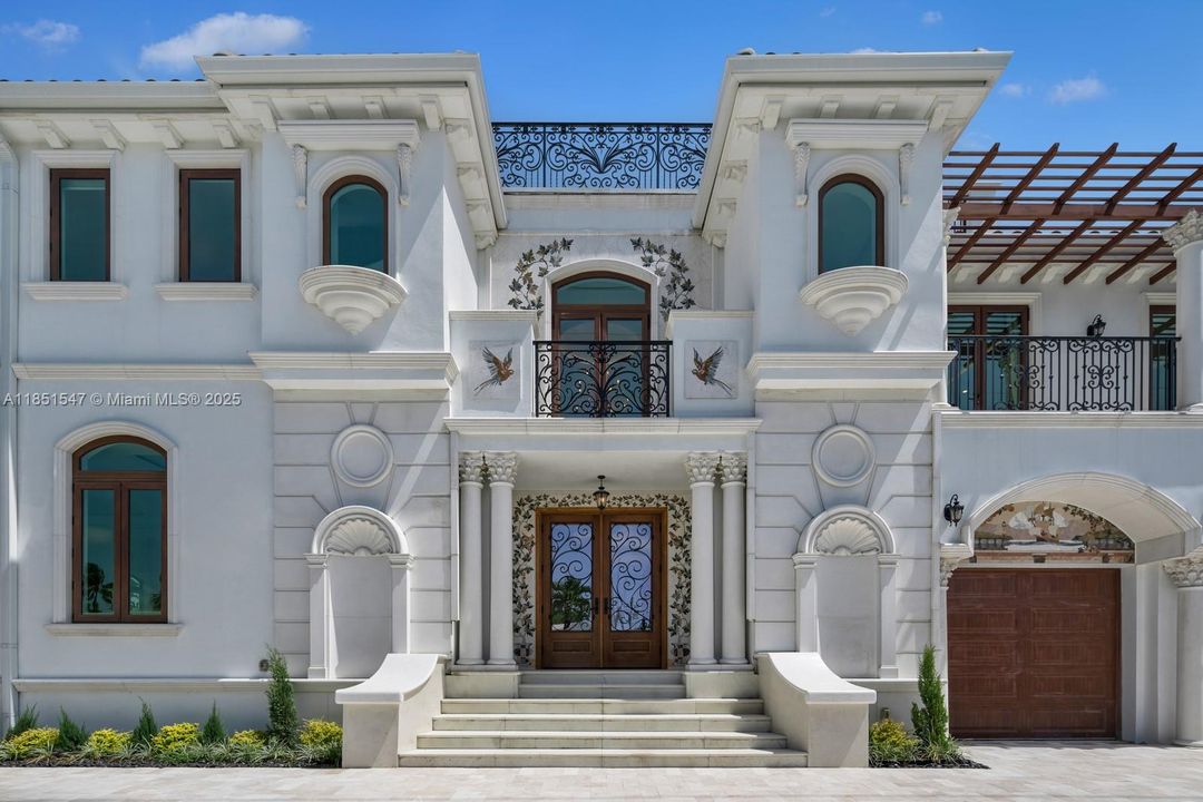 For Sale: $16,149,000 (6 beds, 7 baths, 7000 Square Feet)