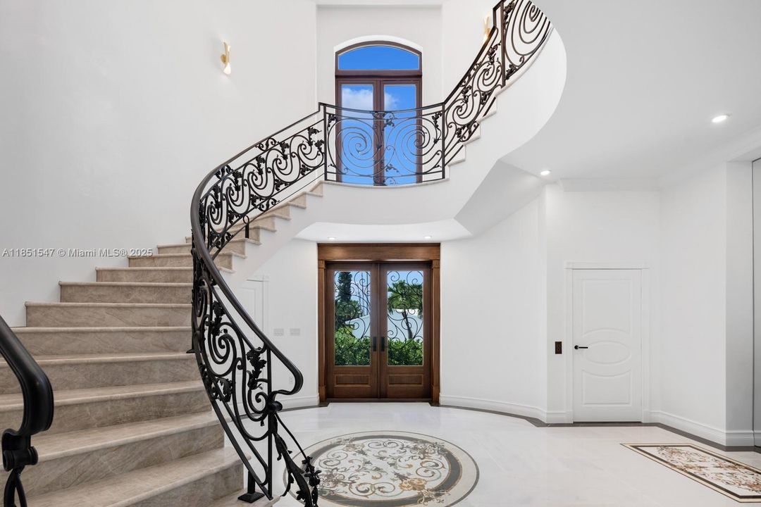 For Sale: $16,149,000 (6 beds, 7 baths, 7000 Square Feet)