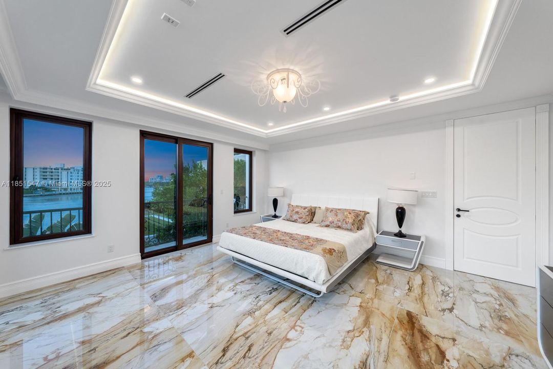 For Sale: $16,149,000 (6 beds, 7 baths, 7000 Square Feet)